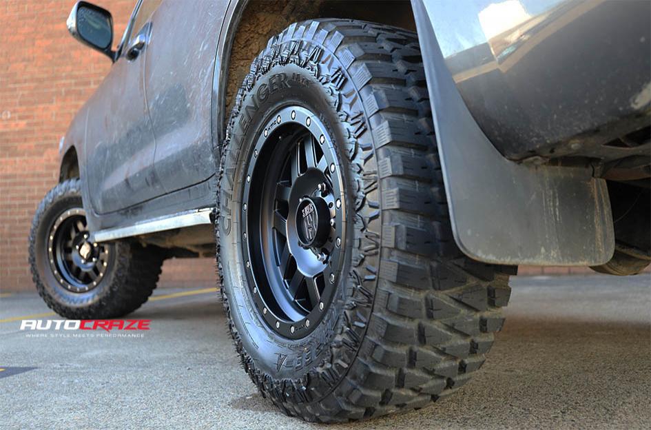TOYOTA LANDCRUSIER MACHETE XD SATIN BLACK